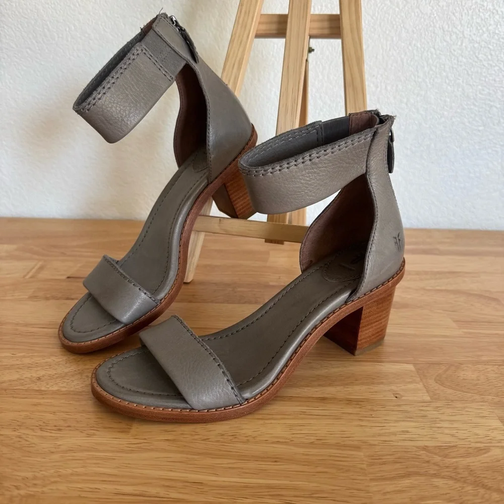 Frye Brielle Back Zip Block Heel Leather Block Gray Women's Sandals Size 6
